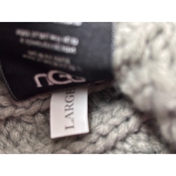 UGG Classic Cable Knit Grey Dog Pet Sweater Size Large NWOT - Picture 8 of 9